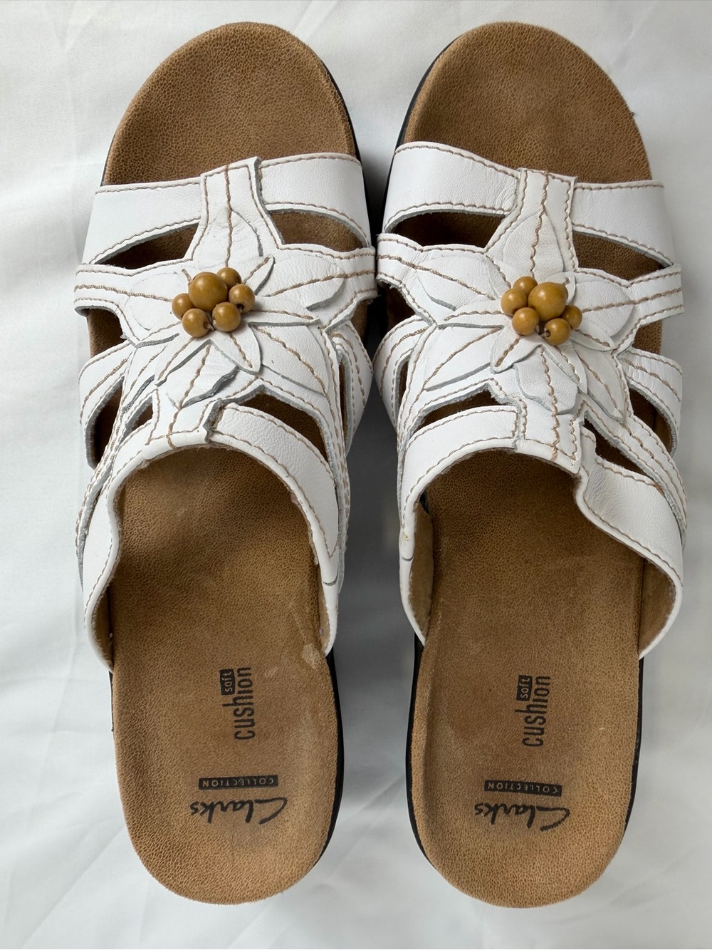 Clarks Collection Cushion Soft White Leather Floral Slide Sandals Women’s 9.5